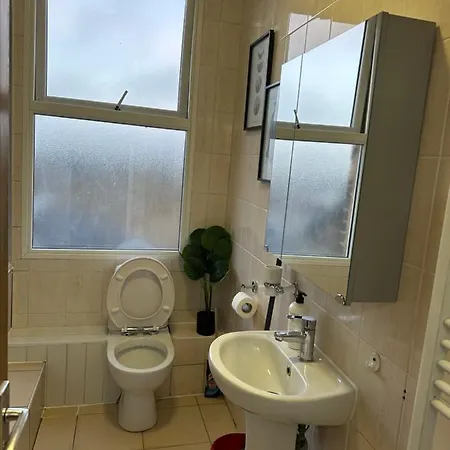 Beautiful Studio Apartment No4 Forest Road London Exterior photo